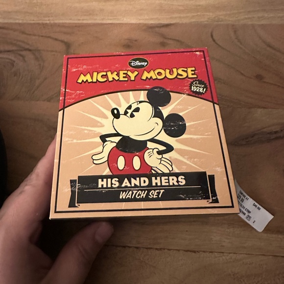 Set of 2 Disney His/Hers Mickey & Minnie Mouse Watches w/ Red Leather Straps - Picture 3 of 4